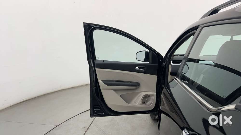 Renault Triber Rxz, 2024, Petrol