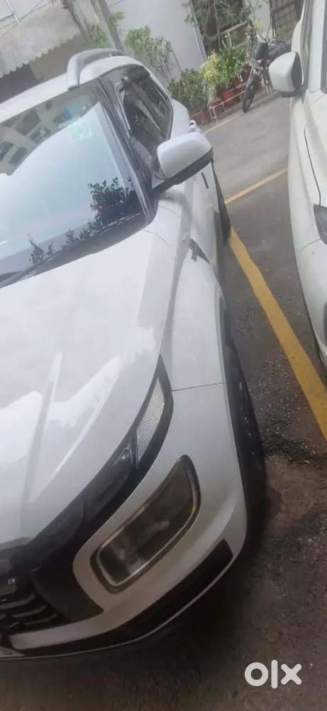 Hyundai Venue 2025 Petrol Well Maintained