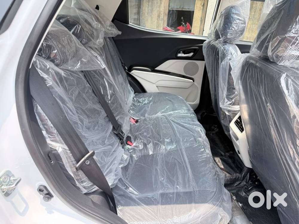Mahindra Xuv 3xo Ax7l 1.2 Petrol At (pg), 2026, Petrol