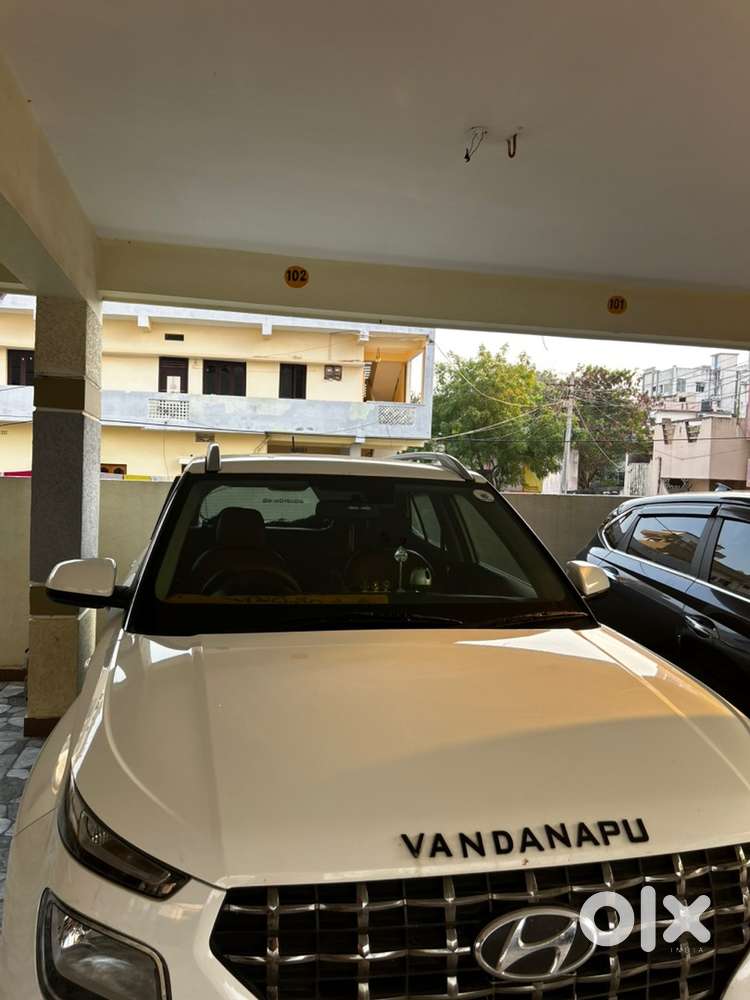 Hyundai Venue 2022 Petrol Well Maintained
