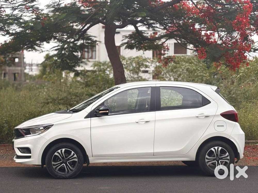 Tata Tiago, 2023, Petrol