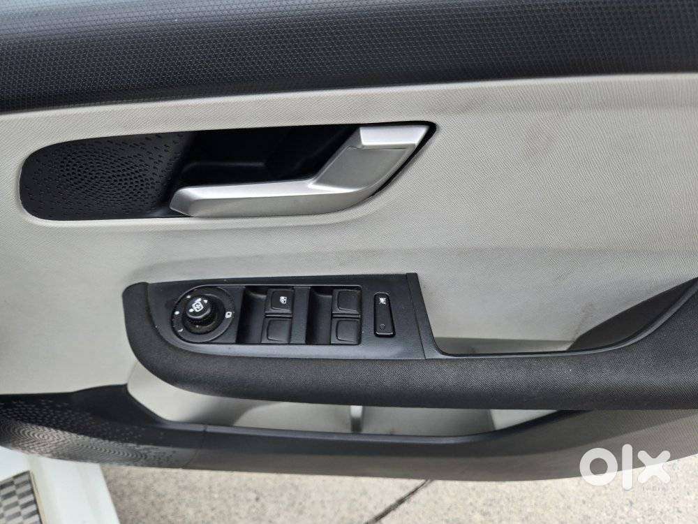 Tata Altroz Xz Plus (s), 2023, Petrol