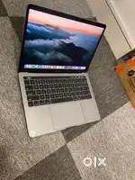 Apple MacBook Pro 13inch i5 2017 A1706 Line comes After 4hrs Usage