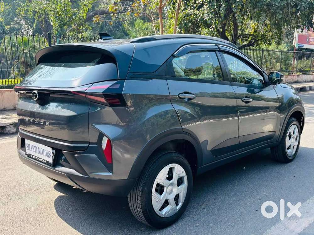 Tata Nexon Pure (s) 1.2 Petrol 6amt, 2025, Petrol