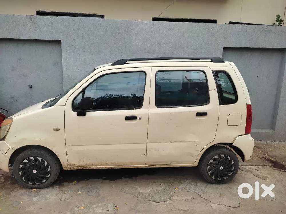 Only Black  Colour Alto Car Kharidna H