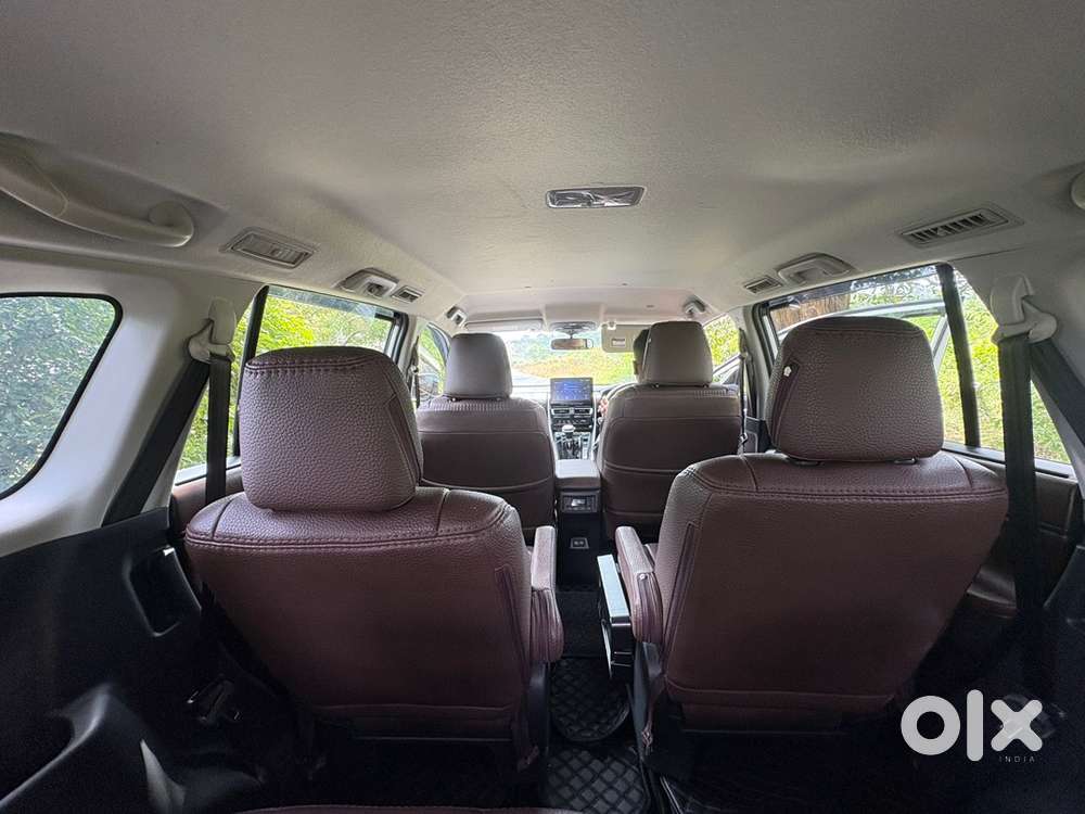 Toyota Innova Hycross 2025