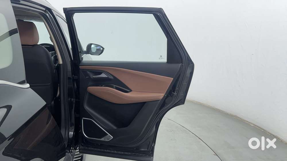 Mg Hector Plus Savvy Pro 1.5 Turbo Petrol Cvt 6 Str, 2023, Petrol