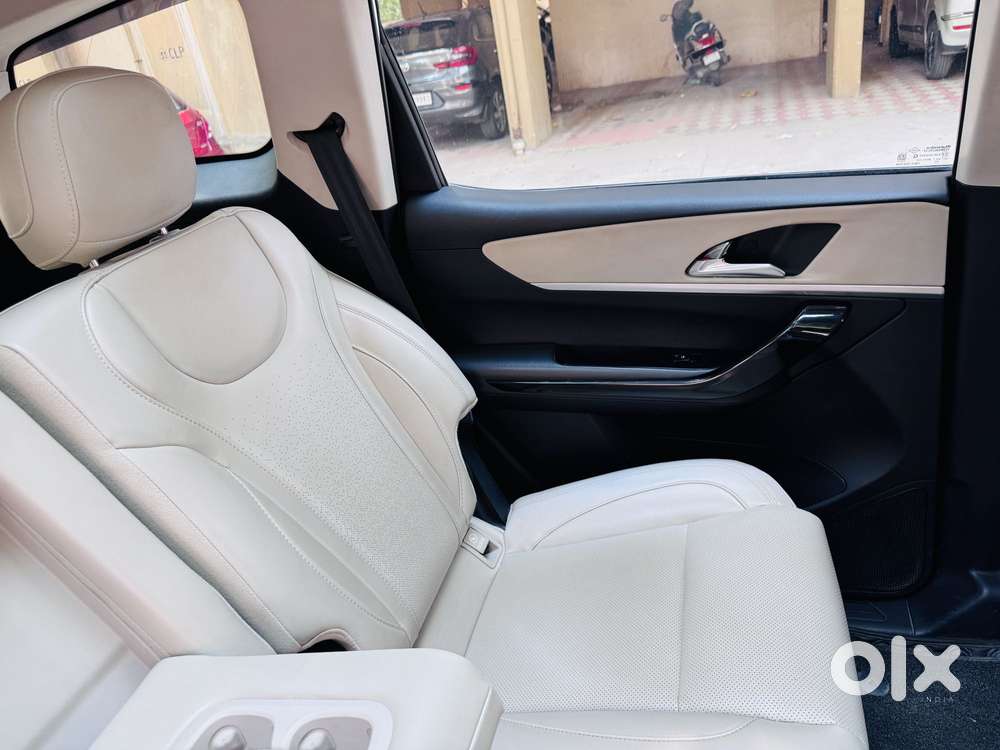 Mahindra Xuv700 2.2 Ax 7 Diesel At Luxury Pack Str Awd, 2024, Diesel