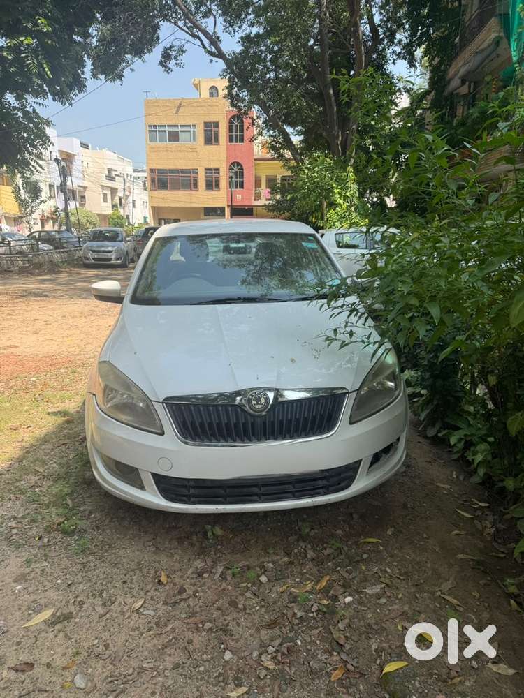 Skoda Rapid Petrol Manual 2014