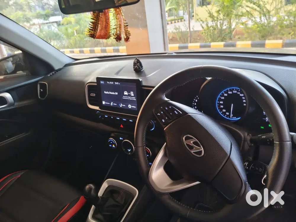 Hyundai Venue 2021 Petrol 28000 Km Driven First Owner