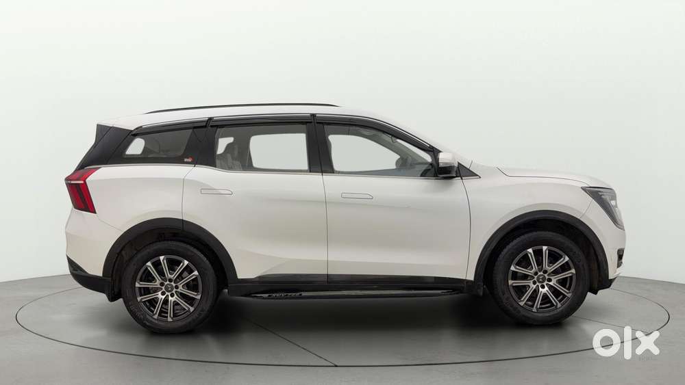 Mahindra Xuv700 2.0 Ax 7 Petrol Mt Str, 2021, Petrol