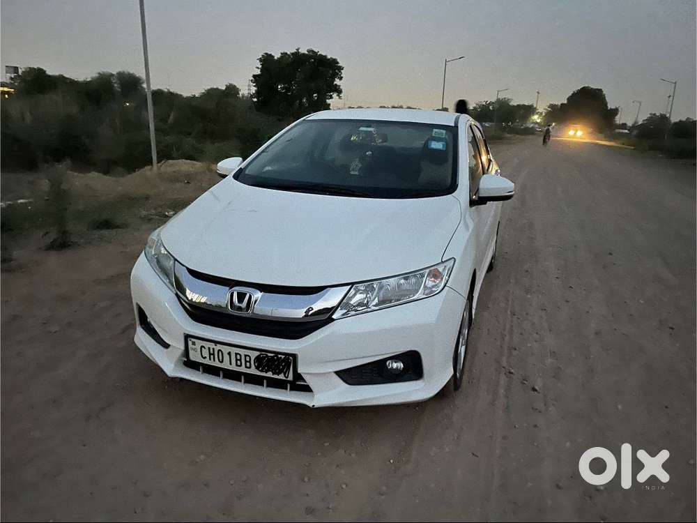 Cruse Control, Auto Air Conditioning, Parking Cameras