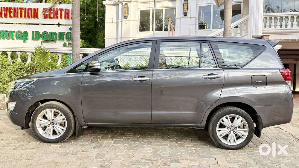 Toyota Innova Crysta 2.8 Zx At 7 Seater, 2016, Diesel
