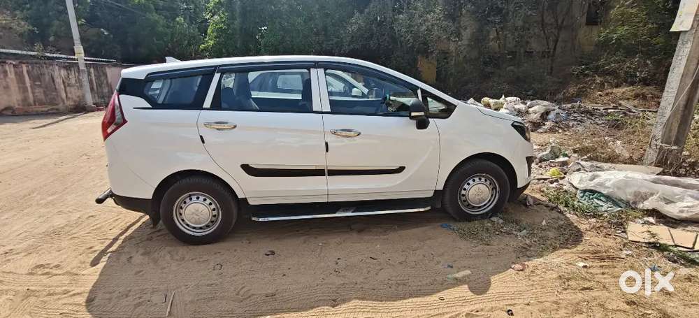 Mahindra Marazzo 2025 Diesel 5000 Km Driven