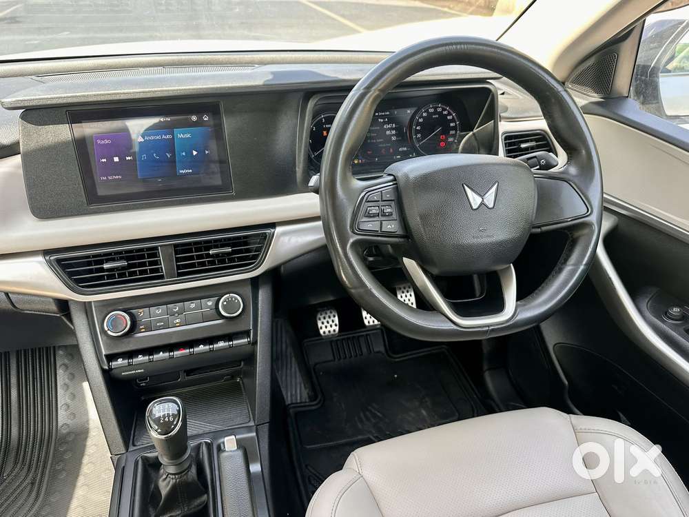 Mahindra Xuv700 Mx Petrol Mt 5 Str (e), 2023, Petrol