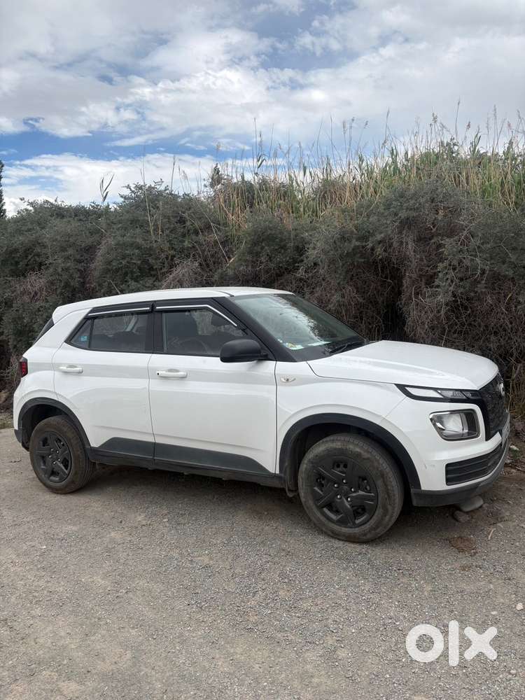 Hyundai Venue Petrol 2024