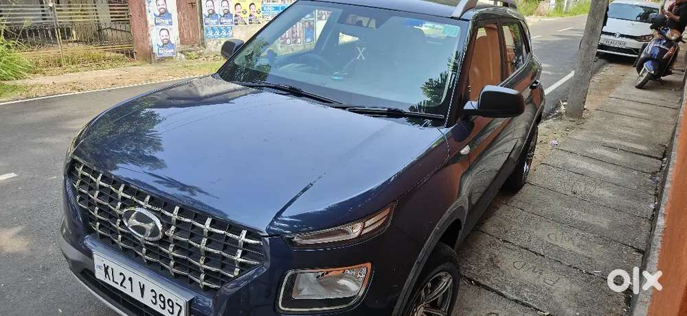 Hyundai Venue 2020 Cng & Hybrids 63000 Km Driven Blue Colour