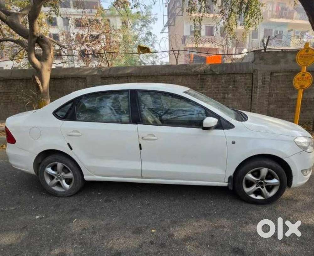 Skoda Rapid 2014 Petrol 93000 Km Driven