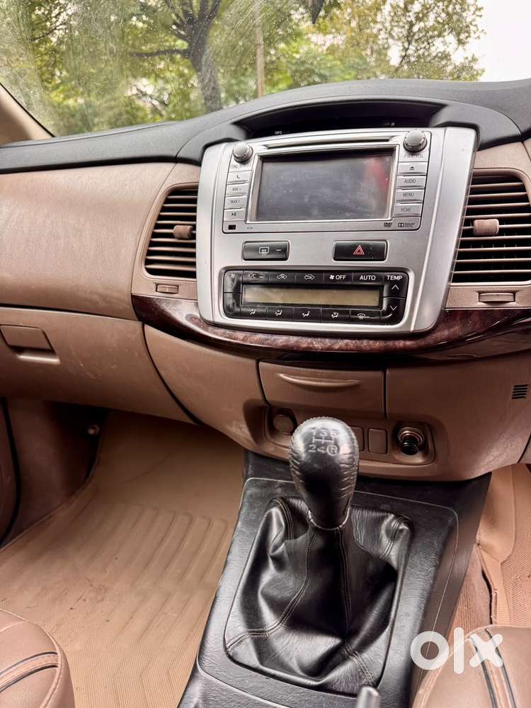 Toyota Innova 2.5 G (diesel) 8 Seater Bs Iv, 2015, Diesel
