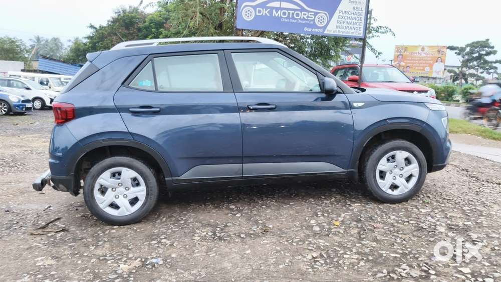 Hyundai Venue Petrol 2021- 2nd Owner