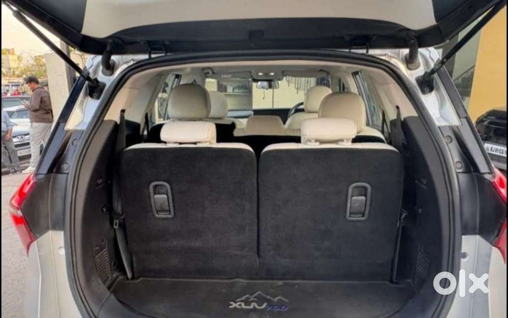 Mahindra Xuv700 Ax7l 6 Str At, 2023, Petrol