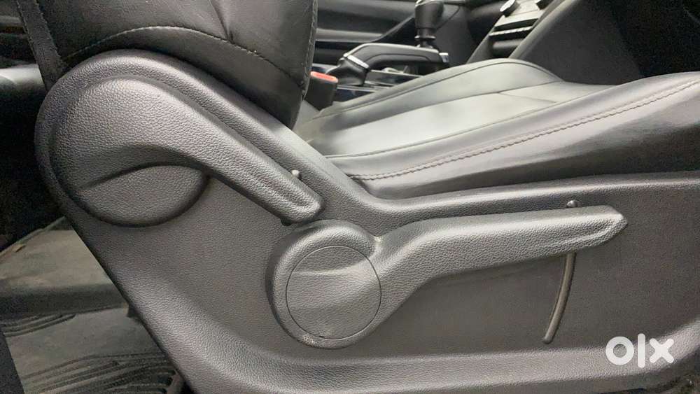 Mahindra Xuv700 2.0 Ax 5 Petrol Mt Str, 2022, Petrol