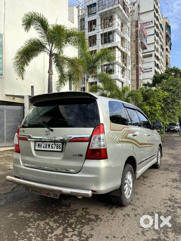 Toyota Innova 8 Str 2012