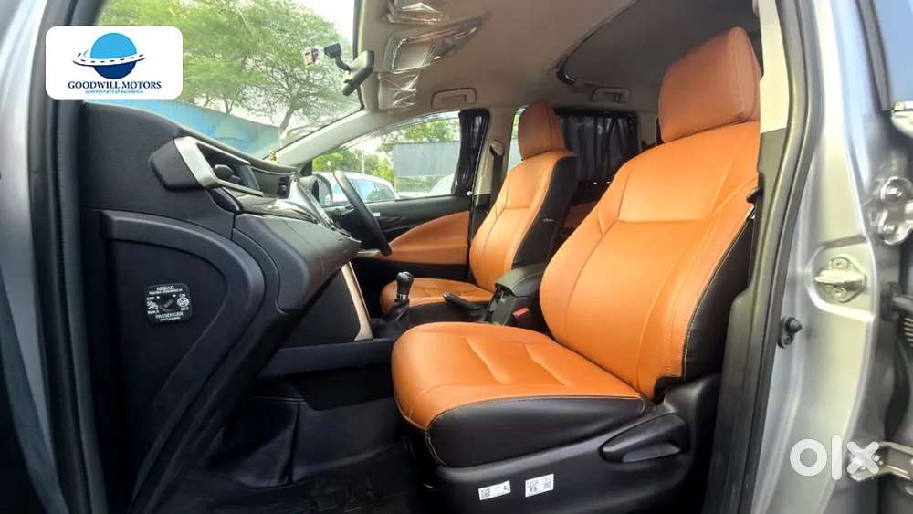 Toyota Innova Crysta [2020-ongoing] 2.4 Vx 8 Str, 2025, Diesel