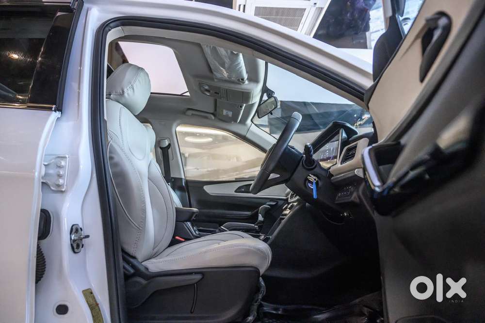 Mahindra Xuv700 2.2 Ax 5 Diesel At Str, 2023, Diesel