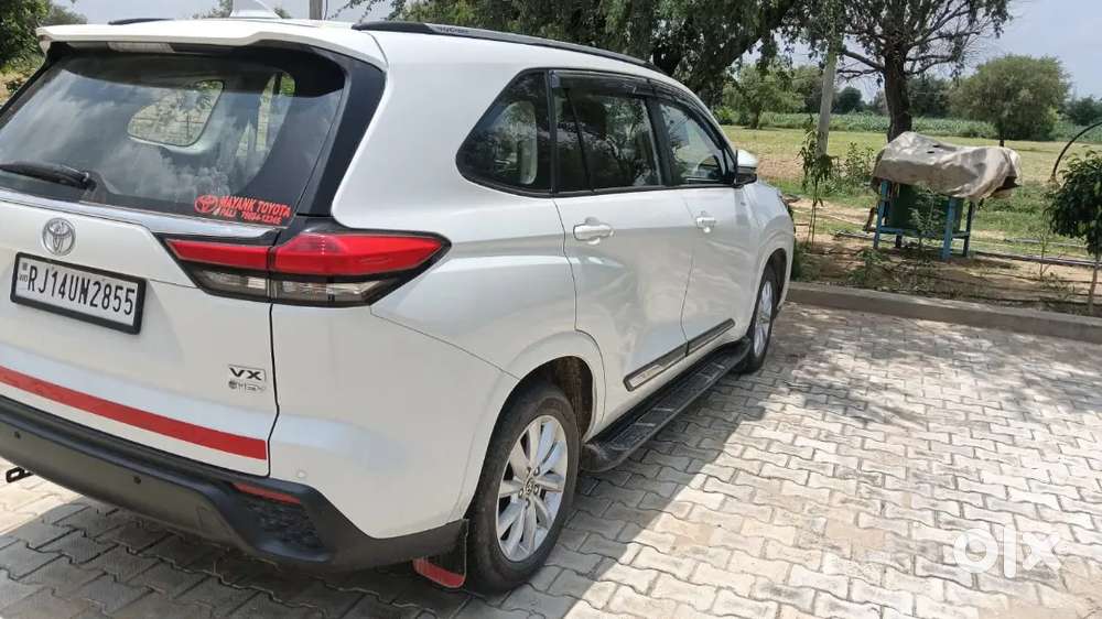 Toyota Innova Hycross 2025