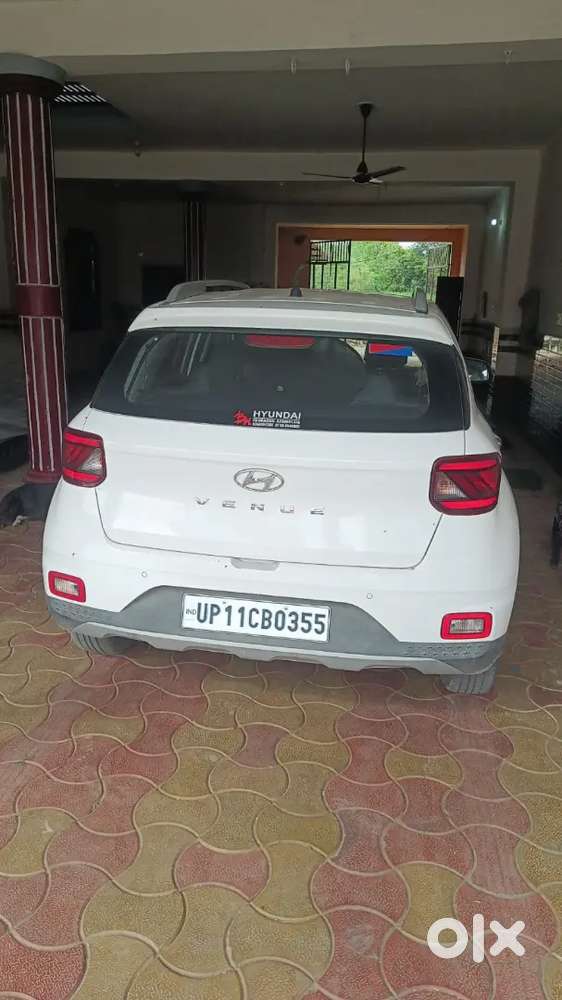 Hyundai Venue 2021 Petrol 20000 Km Driven