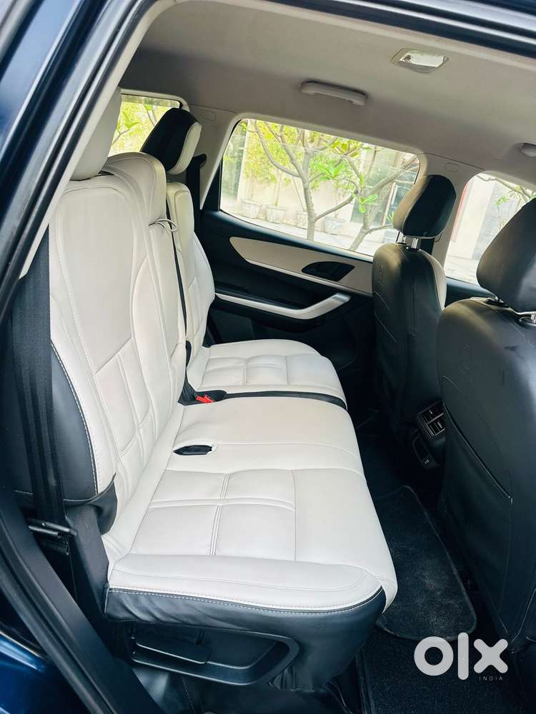 Mahindra Xuv700 Ax 3 Diesel Mt 7 Str (e), 2022, Diesel