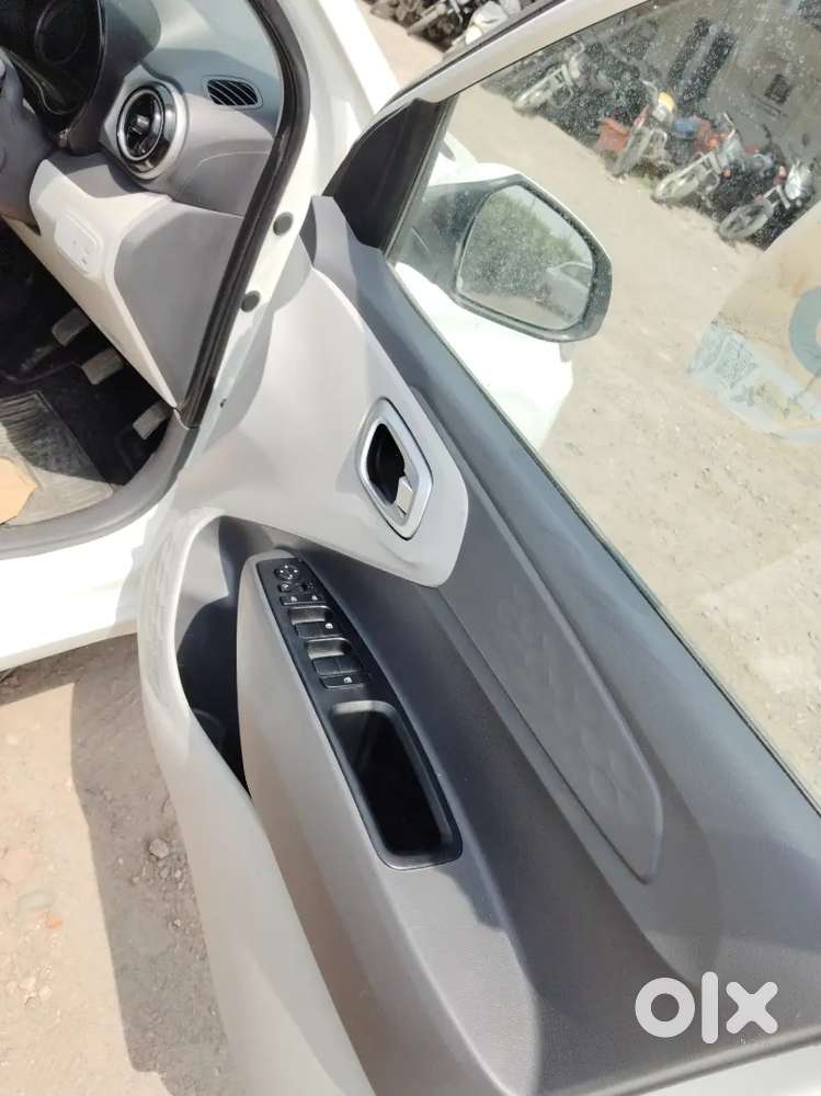 New Condition Showroom Car