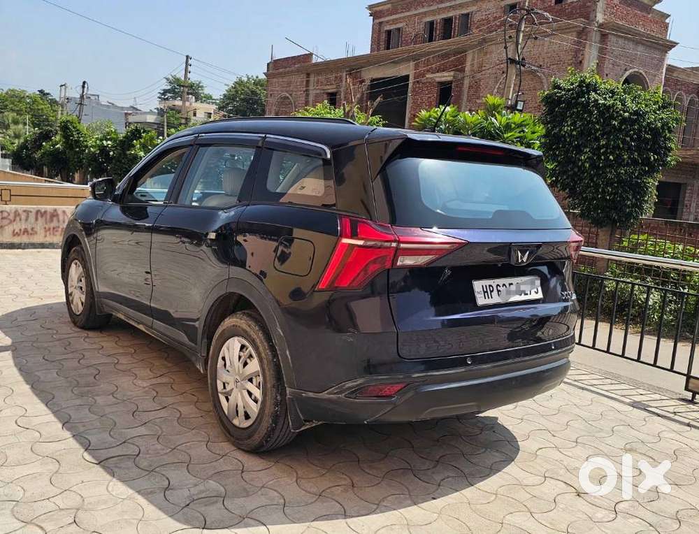 Mahindra Xuv700 2.0 Ax 3 Petrol Mt 5 Str, 2022, Petrol