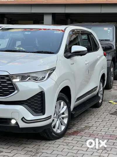 Toyota Innova Hycross 2.0 Vx (o) Hybrid 7 Str, 2025, Petrol