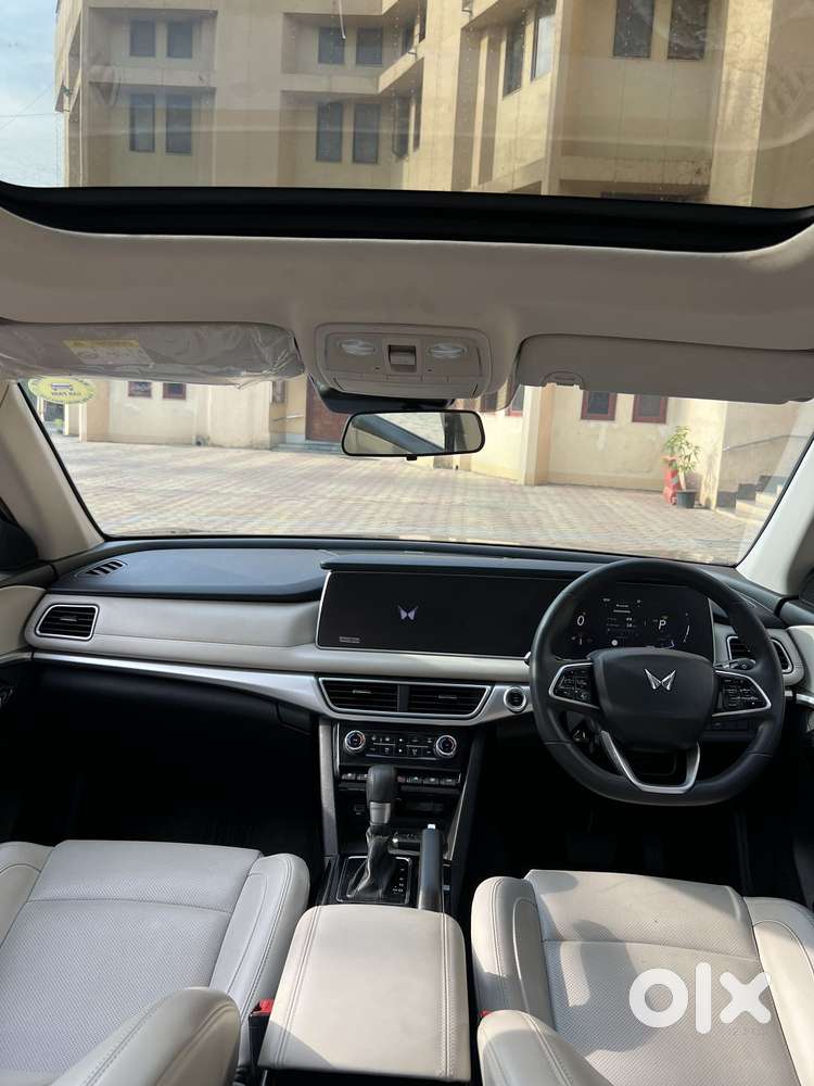 Mahindra Xuv700 2.2 Ax 7 Diesel At Str, 2023, Diesel