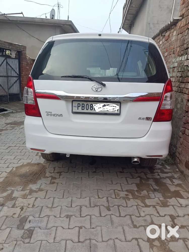 Toyota Innova Diesel 2010 - Reliable And Spacious