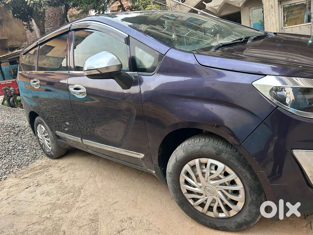 Mahindra Marazzo