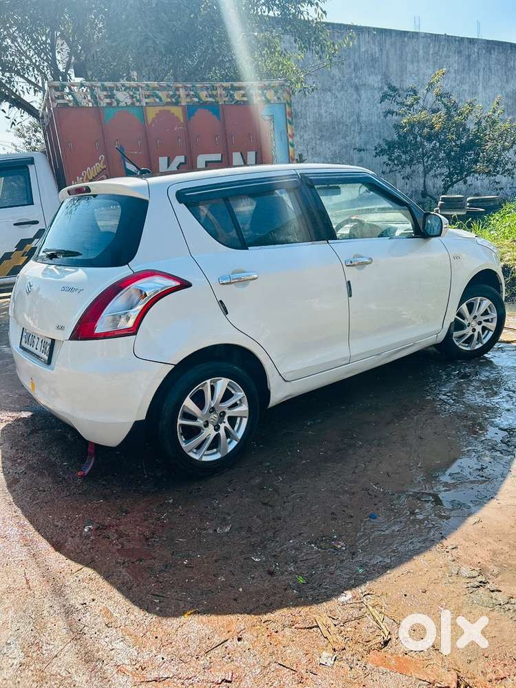 Swift Zix 2013 Top Model Gadi Ok H 5 Compny Ke Wheel H Koi Dikkt Nhi H
