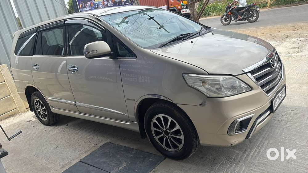 Toyota Innova 2.0 V 2014