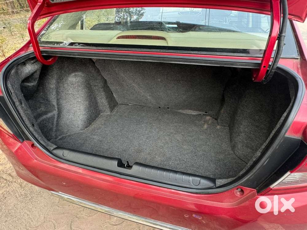 Honda Amaze Vx Cvt Automatic (top Model)  Oct 2021  Cherry Red