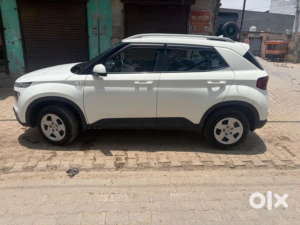 Venue Car Second Base Model Excellent Condition