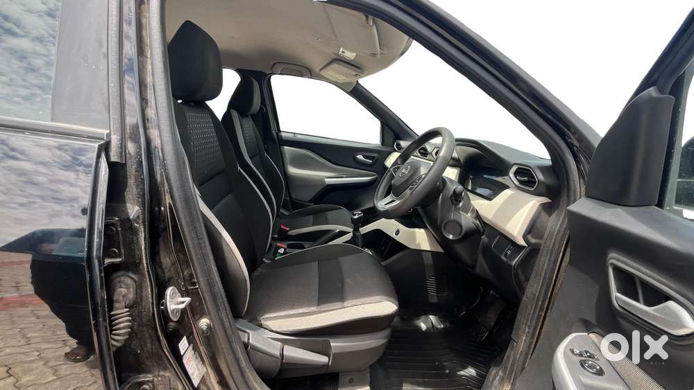 Nissan Magnite 1.0 Xv, 2022, Petrol