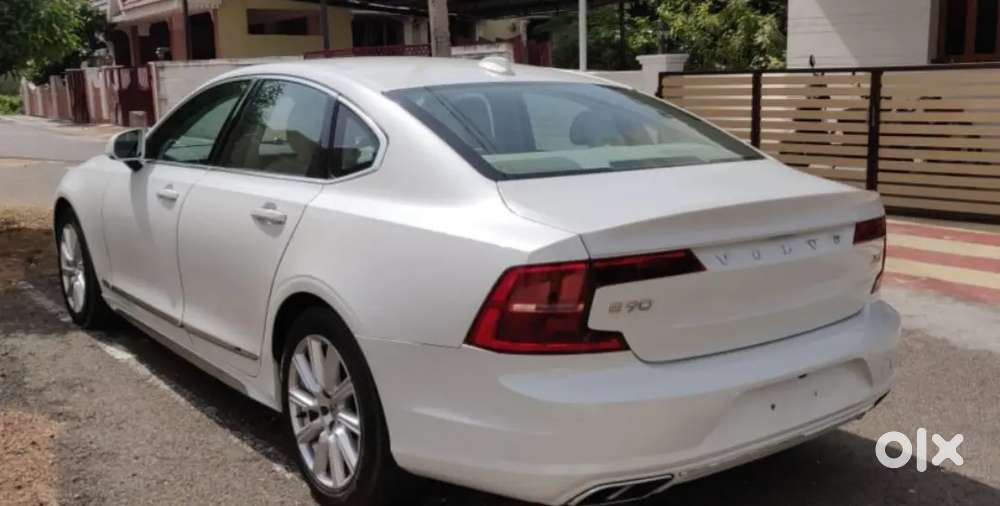 Volvo S90 D4
