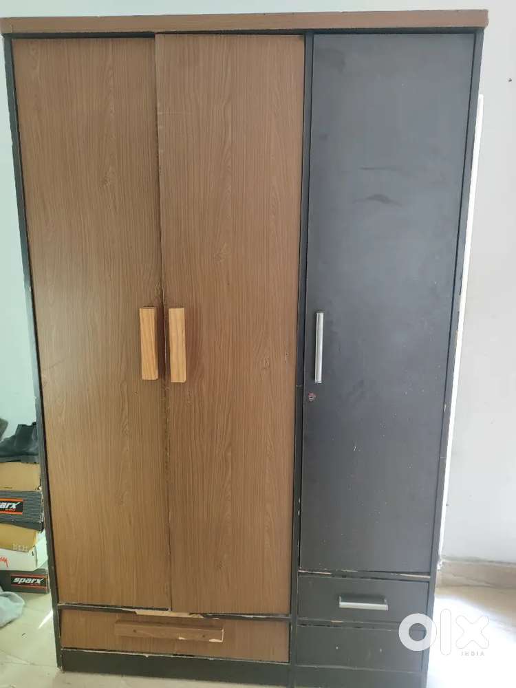 Prise is fixed Cupboard almirah in excellent condition