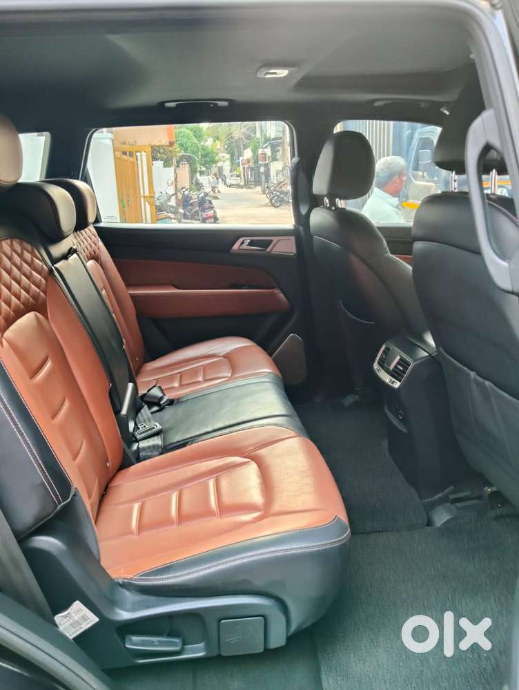 Mahindra Alturas G4 4wd At, 2022, Diesel
