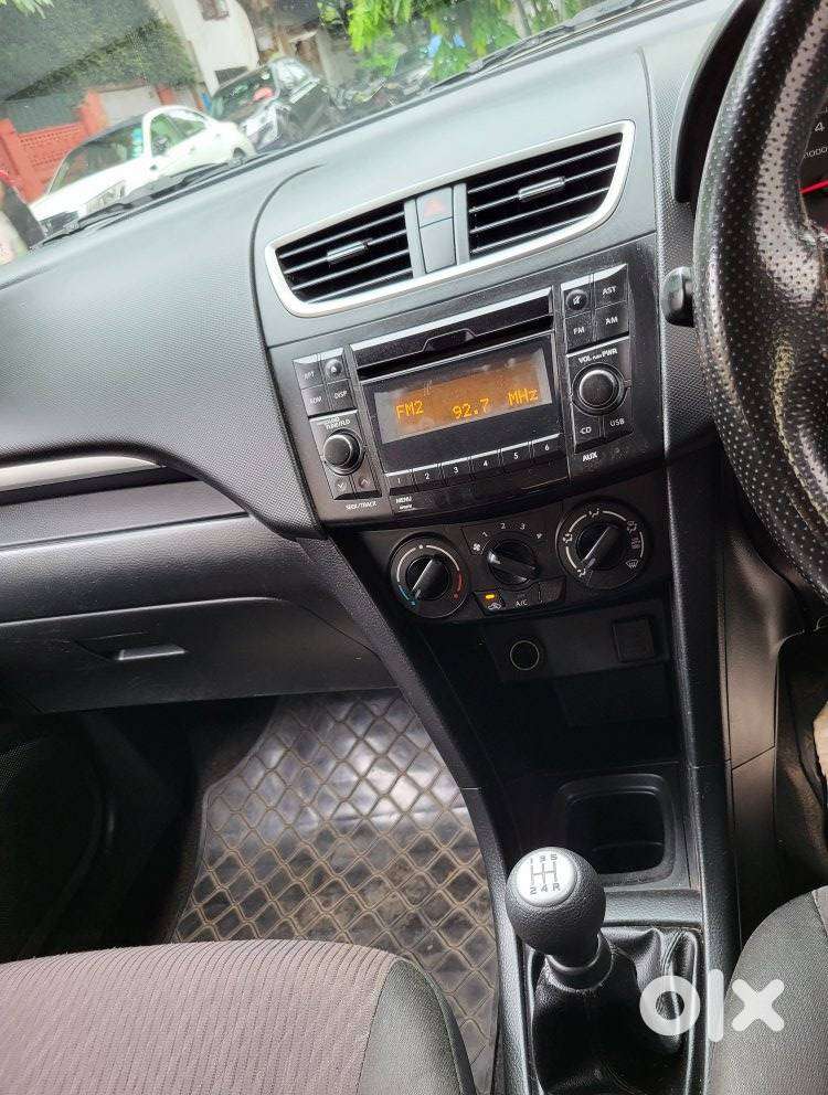 Maruti Suzuki Swift Vxi + Manual, 2017, Petrol