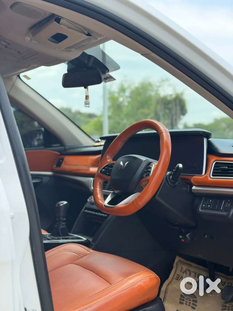 Mahindra Xuv700 2.2 Ax 7 Diesel Mt Luxury Pack Str, 2024, Diesel