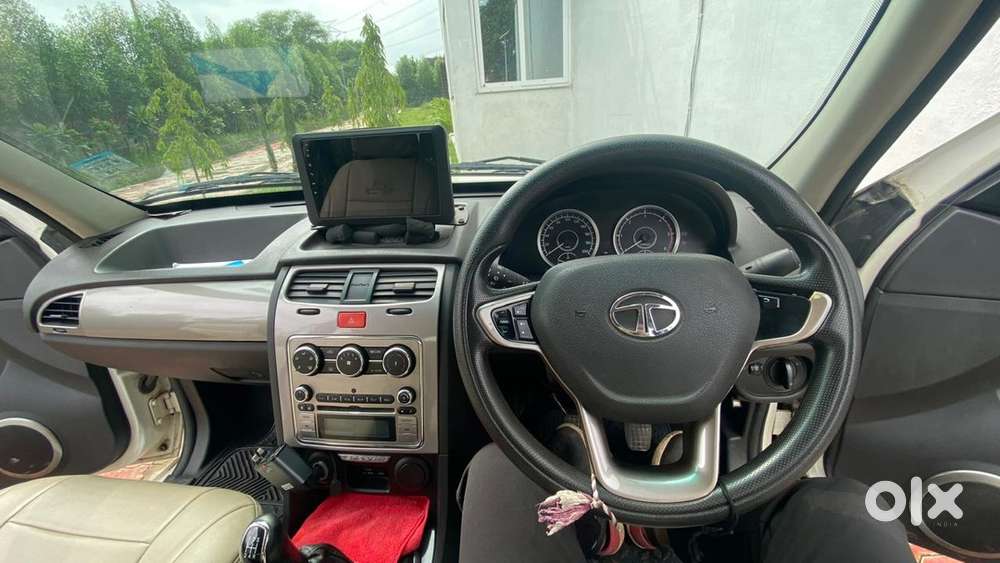 Tata Safari Storme 2015