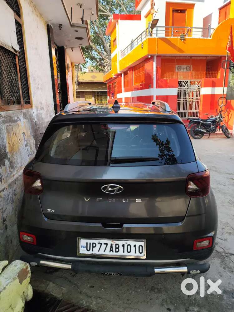 Hyundai Venue 2019 Diesel 105000 Km Driven Well Maintained.